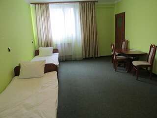Отель Hotel Podkarpacki Boguchwała Двухместный номер с 2 отдельными кроватями - Подходит для гостей с ограниченными физическими возможностями-4