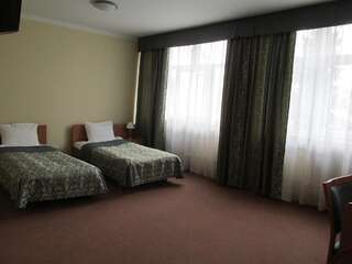 Отель Hotel Podkarpacki Boguchwała Просторный двухместный номер с 2 отдельными кроватями-3
